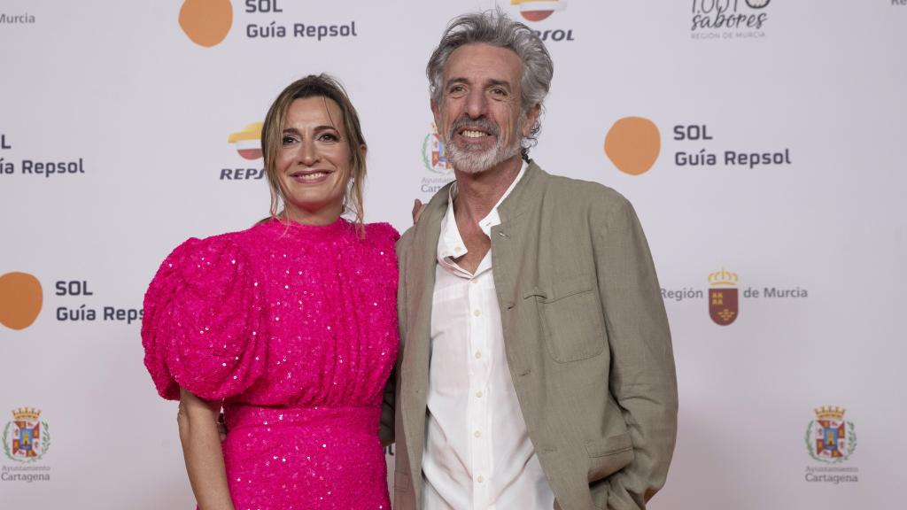 La chef Begoña Rodrigo junto a su pareja, Pepe Solla durante la gala de Guía Repsol.