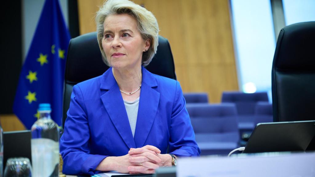 La presidenta Ursula von der Leyen, durante la reunión del colegio de comisarios este martes en Bruselas