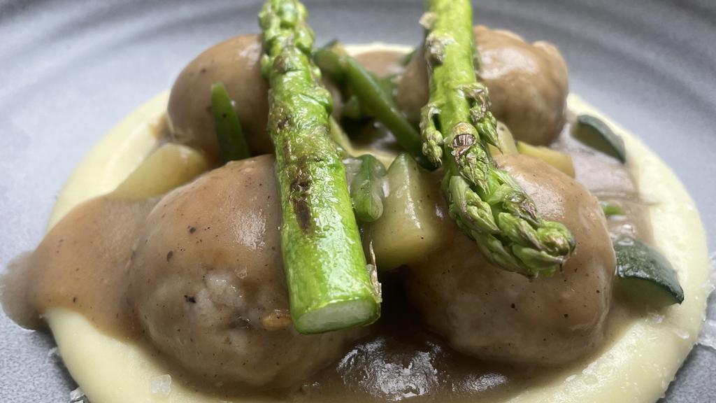Albóndigas de conejo en salsa de verduras a la brasa, Menudeo