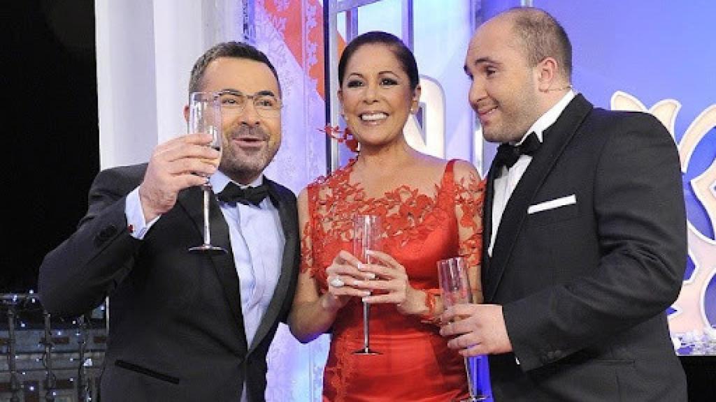 Isabel Pantoja junto a Jorge Javier Vázquez y Kiko Rivera presentando las Campanadas de 2011.