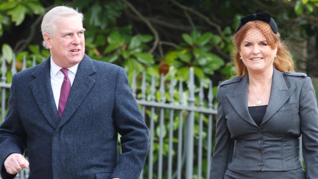 Sarah Ferguson y el príncipe Andrés de York en el homenaje a Constantino de Grecia.