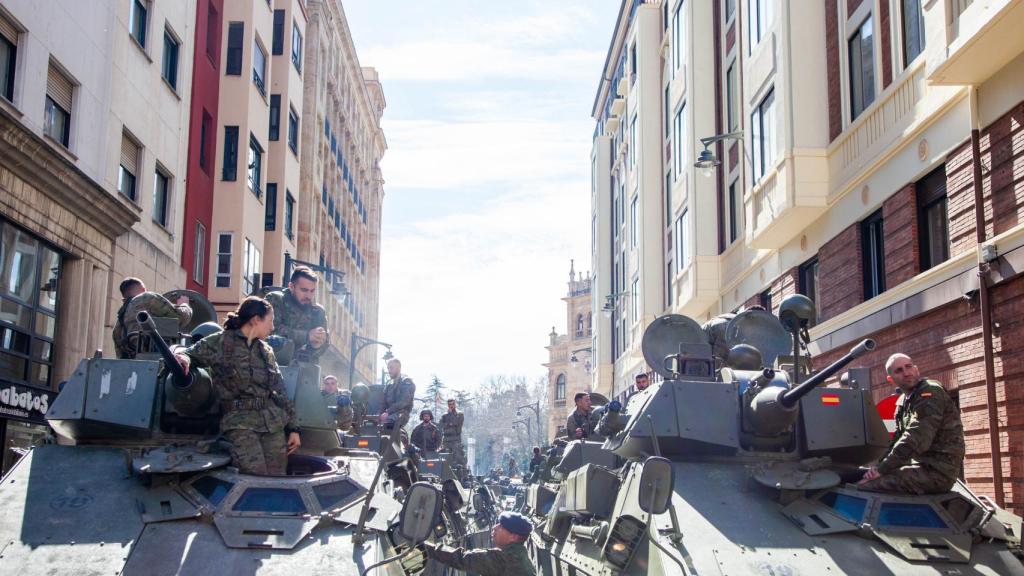 Gran despliegue del ejército ante la llegada del rey Felipe VI