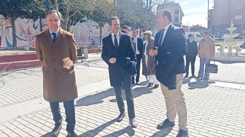 Borja Sémper visita Santa Marta en compañía del alcalde, David Mingo, y del presidente del PP de Salamanca, Carlos García Carbayo