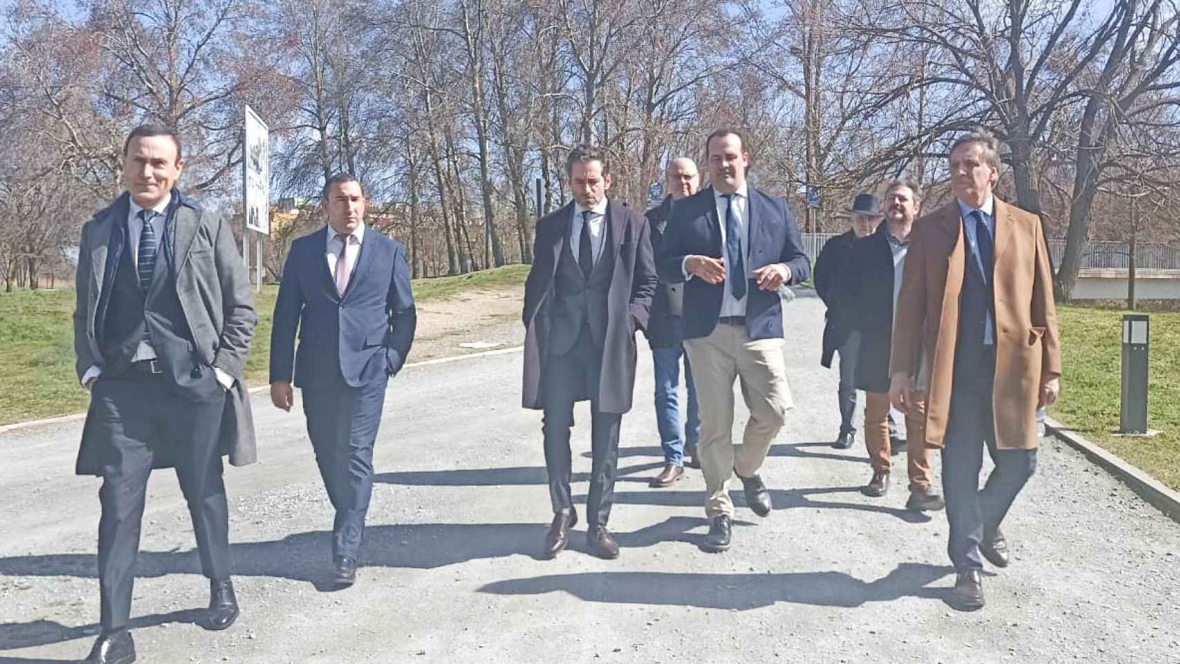 Borja Sémper visita Santa Marta en compañía del alcalde, David Mingo, y del presidente del PP de Salamanca, Carlos García Carbayo