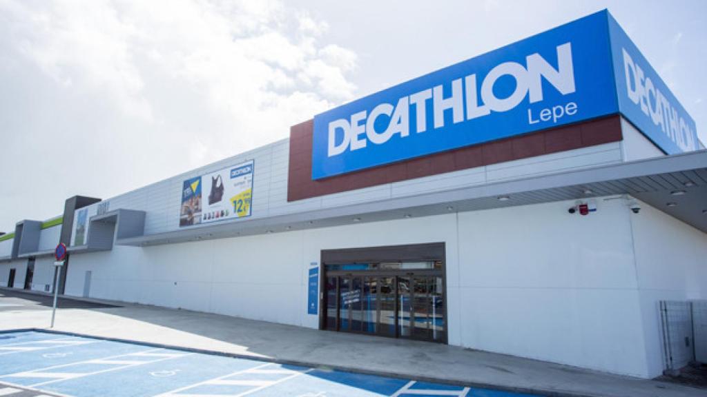 Fachada Decathlon.