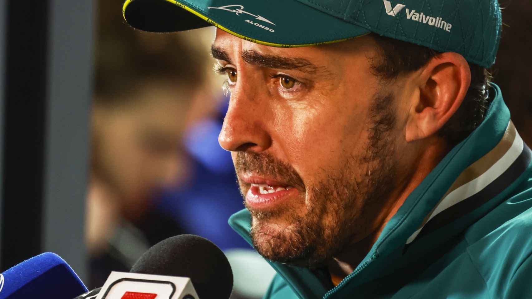 Fernando Alonso atiende a los medios tras el Gran Premio de Baréin 2024