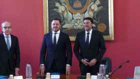 El alcalde de Elche, Pablo Ruz, y el alcalde de Alicante, Luis Barcala, durante la reunión.