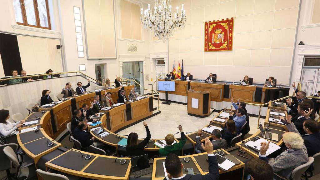 El pleno de la Diputación de Alicante de este miércoles.