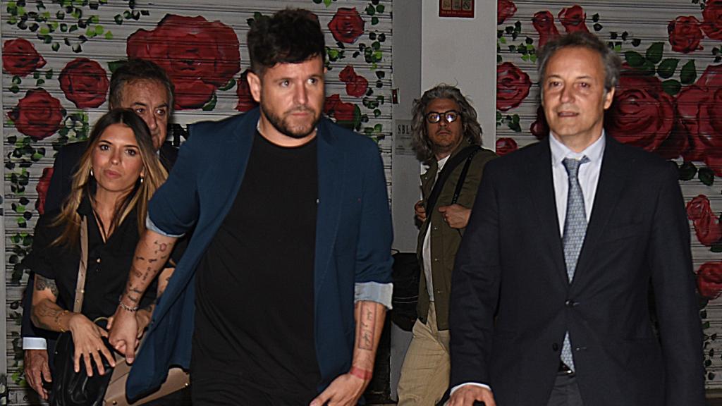 Pablo López junto a su novia.