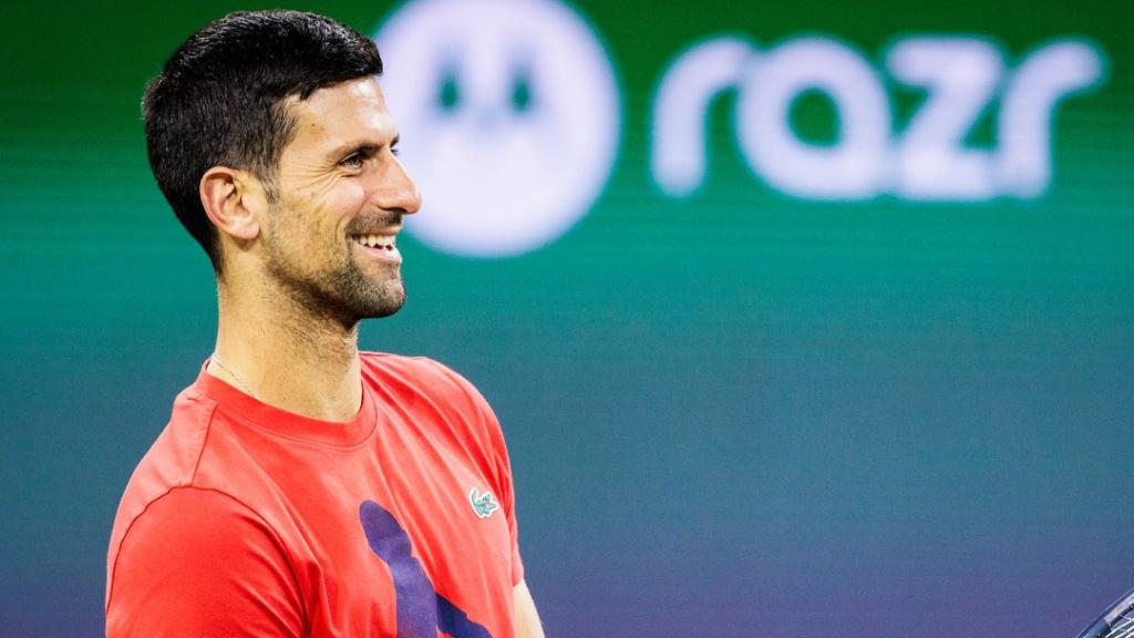 Novak Djokovic realiza un entrenamiento en el Masters 1000 de Indian Wells.