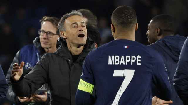 Luis Enrique celebra con Mbappé la victoria del PSG contra la Real Sociedad