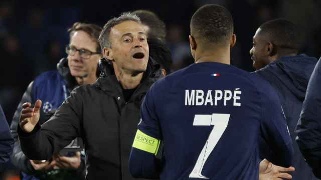 Luis Enrique celebra con Mbappé la victoria del PSG contra la Real Sociedad