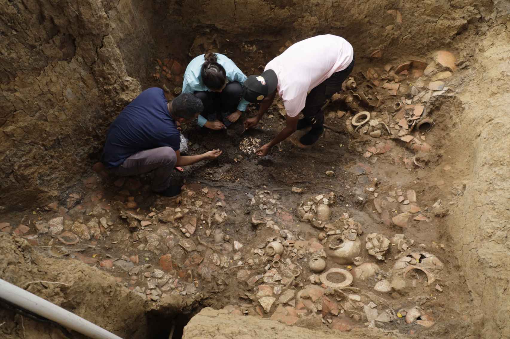 Imagen de las excavaciones en la tumba.