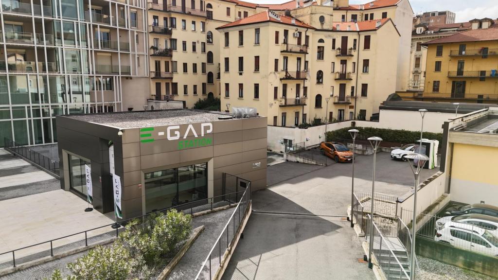 E-GAP Station, solución de carga rápida de baterías eléctricas, independiente de la red y bajo demanda