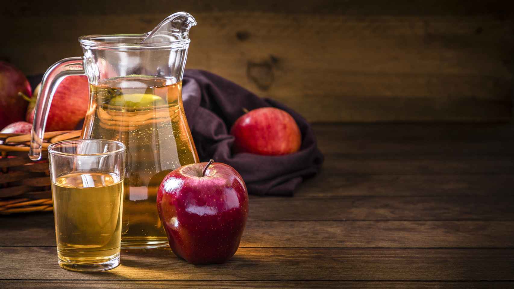 El zumo de manzana es una de las mejores opciones de cara a consumirla y obtener beneficios.