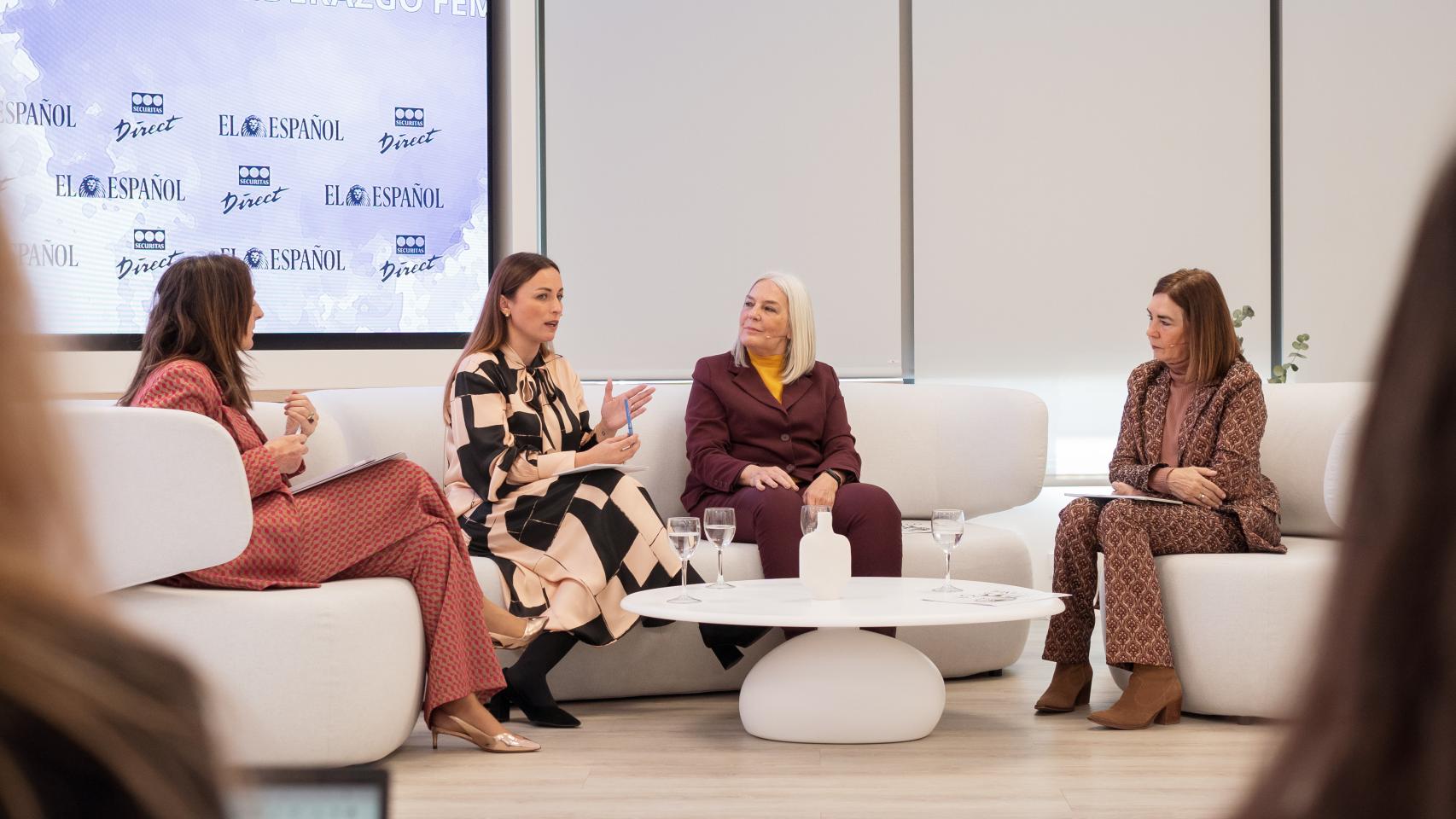 Mesa de debate sobre el liderazgo femenino.