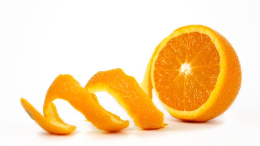 La naranja es una aliada excelente para combatir las arrugas y líneas de expresión.