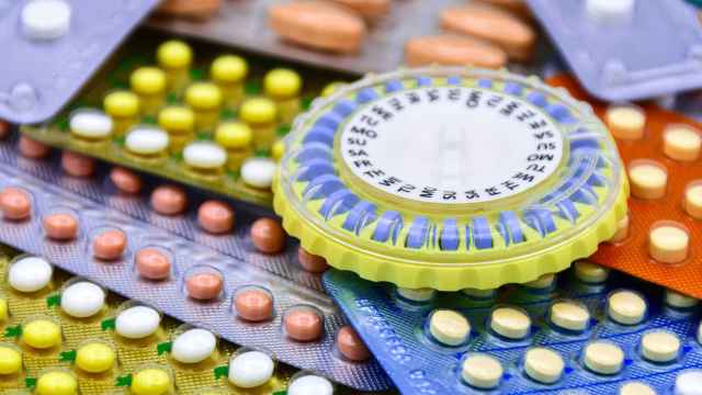 Imagen de archivo de diferentes formatos de píldora anticonceptiva.
