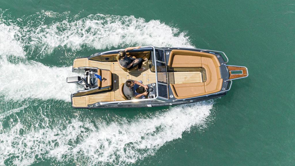 El barco Wave e-550