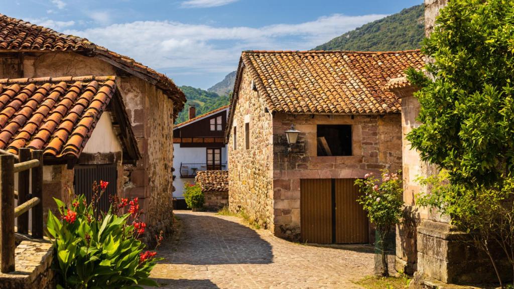El pintoresco pueblo cántabro que te trasladará a Suiza y que deberías visitar al menos una vez en la vida