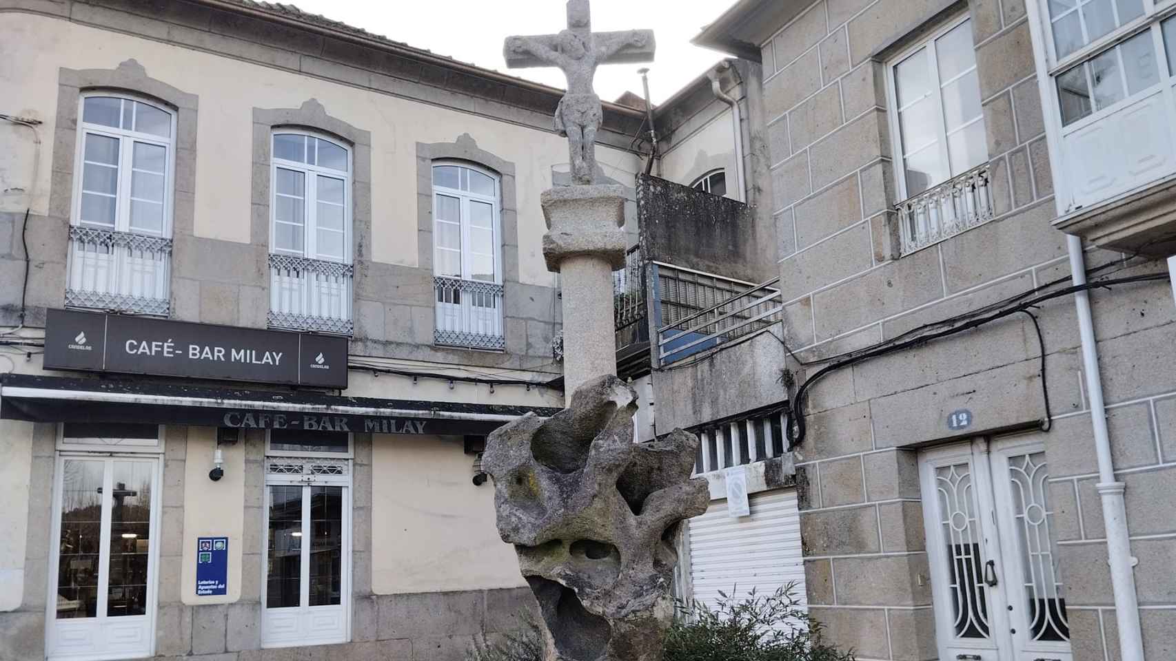 Cruceiro de la Praza Domingo Blanco Lage, en Mondariz.