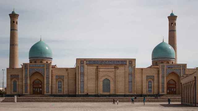 Uzbekistán es famoso por mosaicos y las cúpulas de tonos turquesas.