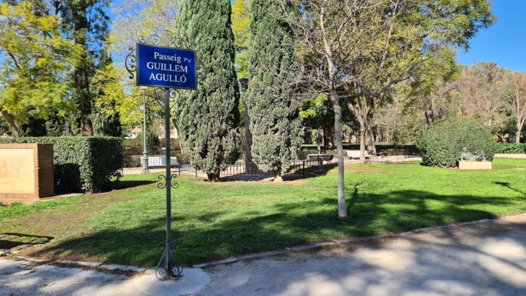 Paseo dedicado a Guillem Agulló en los Jardines de Viveros en Valencia. EE