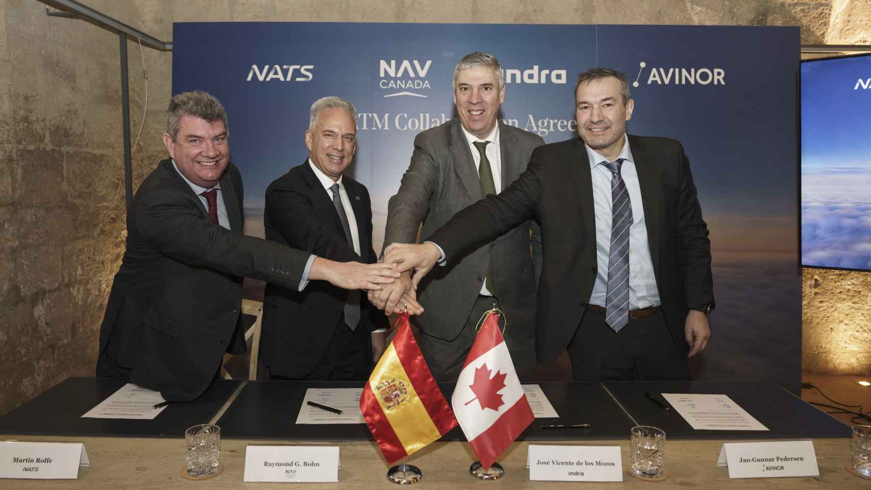 De izquierda a derecha, Martin Rolfe, CEO de NATS, Raymon G. Bohn CEO de NAV CANADA,  José Vicente de los Mozos, consejero delegado de Indra y Jan-Gunnar Pedersen, CEO de Avinor.