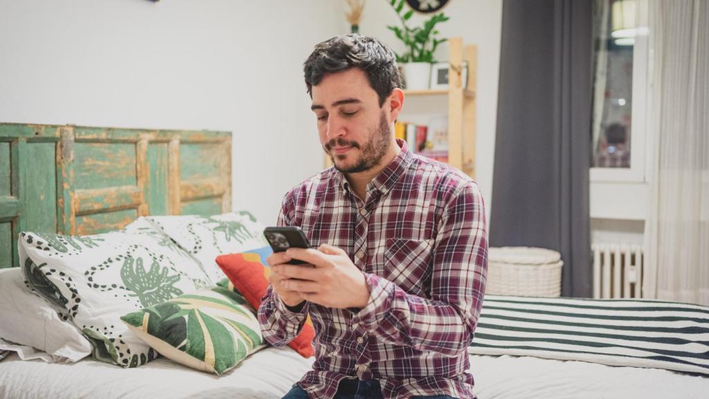 Carlos Martín ha trabajado durante tres años en turno nocturno, lo que derivó en problemas a la hora de conciliar el sueño en horario diurno