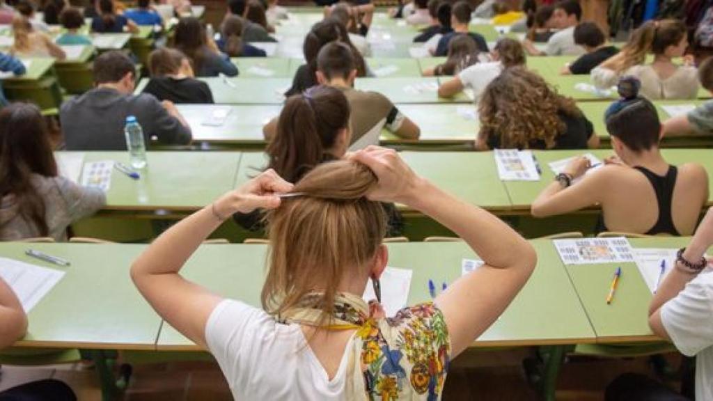 Alumnos en la universidad.