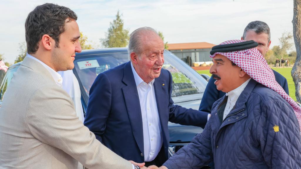 El emérito Juan Carlos y Froilán con el rey de Baréin.