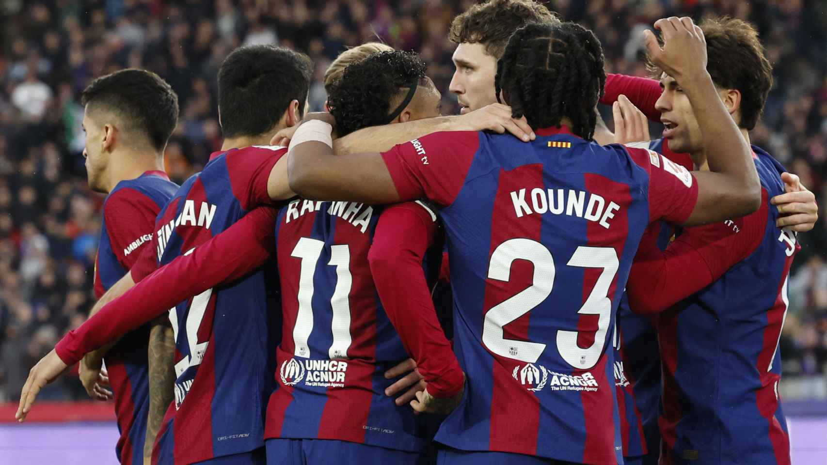 Los jugadores del FC Barcelona celebran un gol en un partido de La Liga