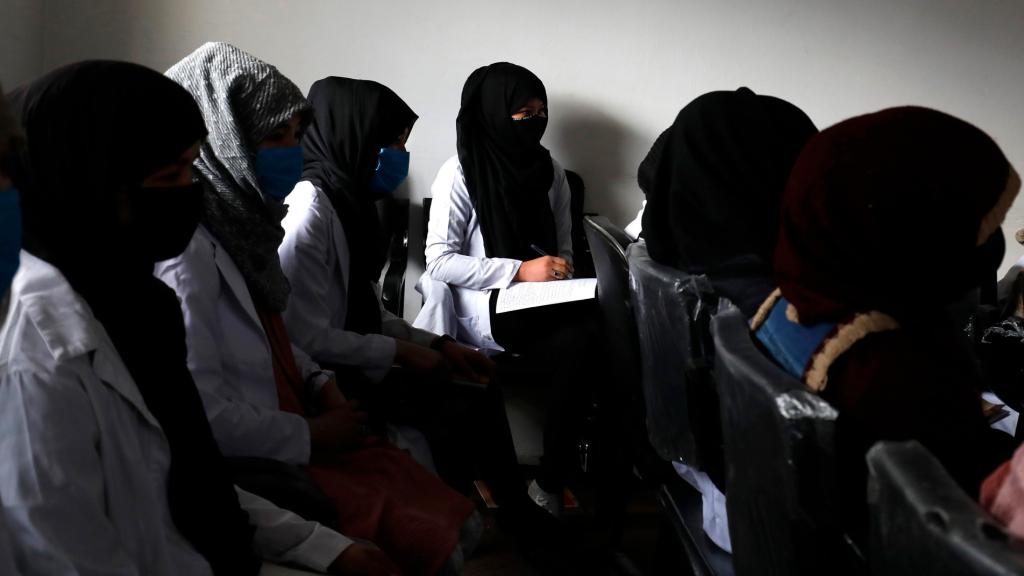 Uno de los últimos grupos de mujeres que se forman para ser comadronas.