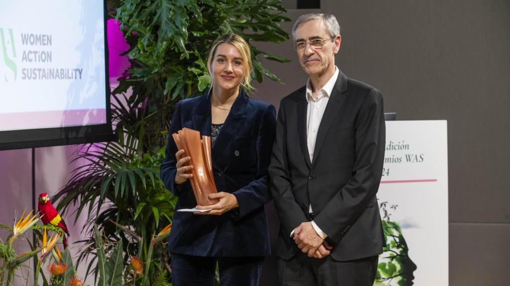 ara Ortega, directora de la Fundacion Cadah, junto a Juan Carlos Enrique, director general de Ambiwaste.