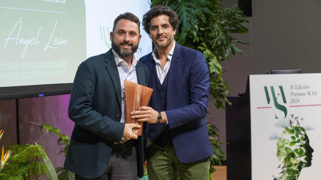 El chef Ángel León, junto al presidente del jurado y periodista Pablo Blázquez.