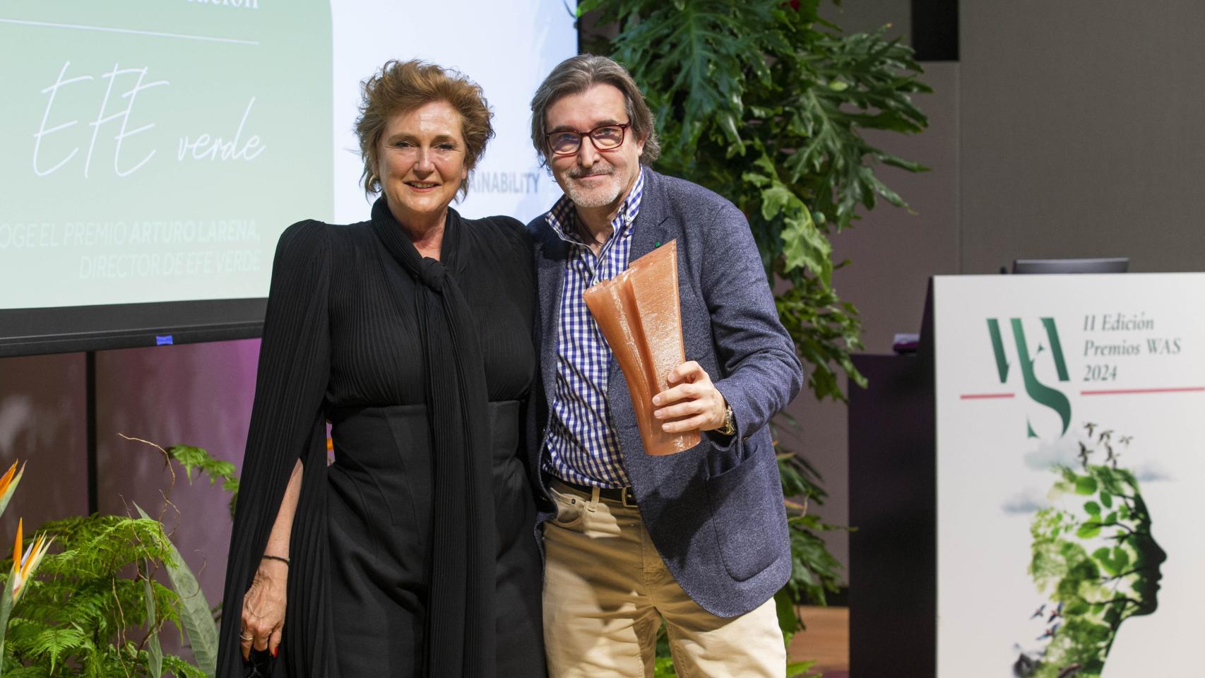 Arturo Larena, director de EFE Verde, junto a Francesca Thyssen-Bornemisza, fundadora y presidenta de Thyssen-Bornemisza Art Contemporary (TBA21).