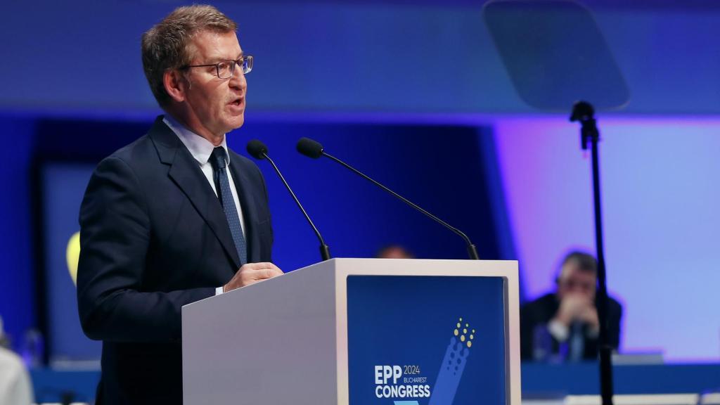 El líder del PP, Alberto Núñez Feijóo, durante su discurso en el Congreso del PPE, en Bucarest.