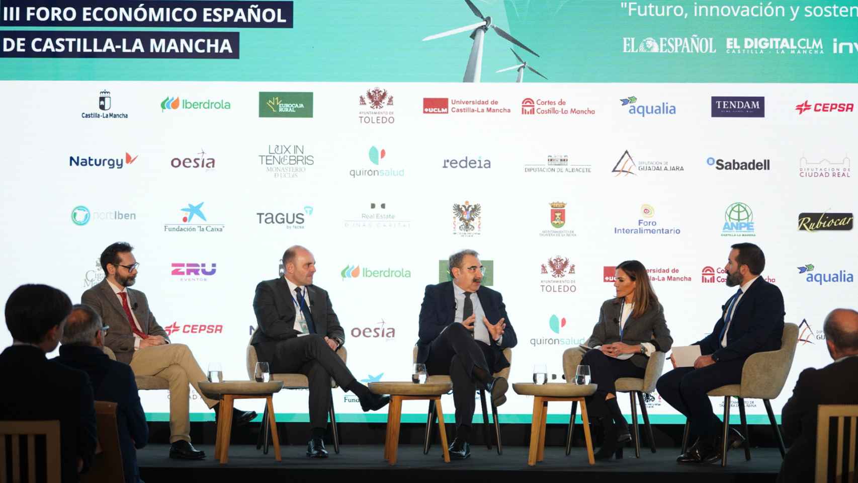 Imagen de la mesa redonda 'Atención e innovación en la sanidad de Castilla-La Mancha', en la segunda jornada del III Foro Económico Español Castilla-La Mancha ‘Futuro, innovación y sostenibilidad’.
