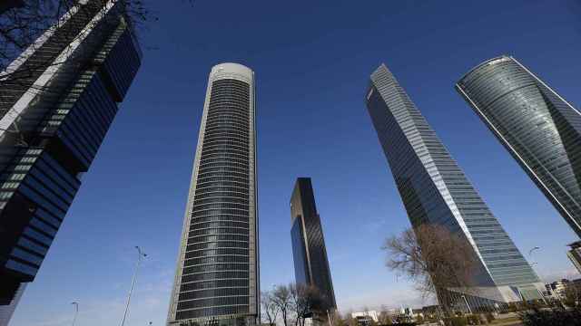 Vista de las cinco torres en el complejo Cuatro Torres Business Area de Madrid.