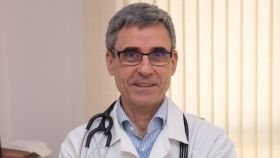 Carlos López-González Garrido, ganador del premio Doctoralia Awards 2023, en la especialidad de Pediatría