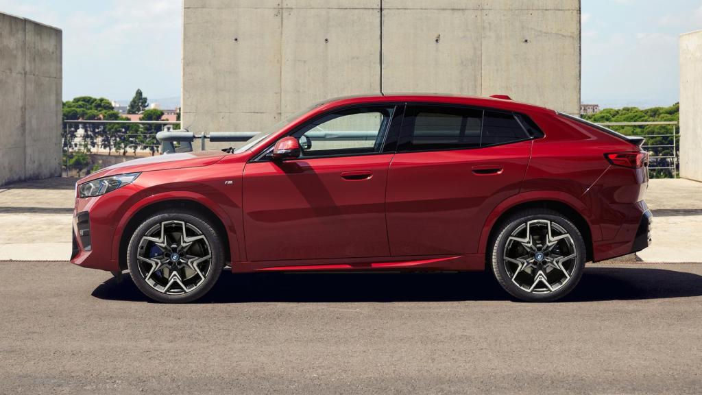 Con ayudas el BMW iX2, la versión eléctrica, tiene un precio muy competitivo.