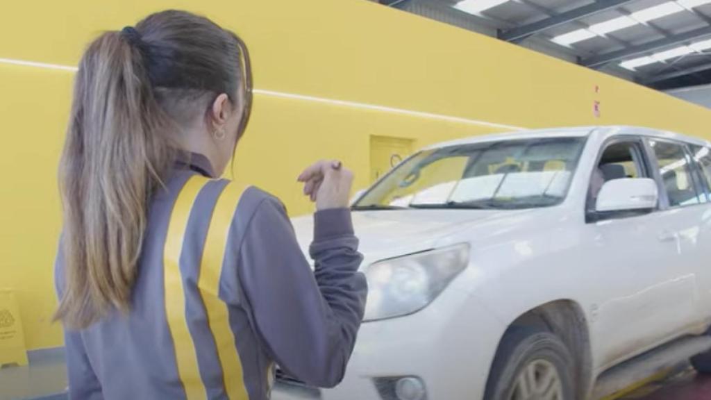 Trabajadora de la ITV de Montijo (Badajoz).