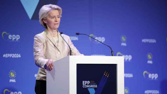 Ursula von der Leyen, presidenta de la Comisión Europea, y candidata del PPE a la reelección, en el congreso de Bucarest.
