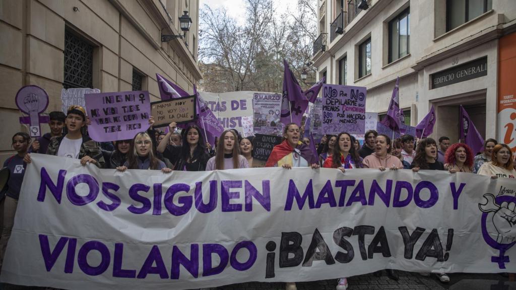 Una manifestación recorre la calle Tetuán el 8 de marzo de 2023.