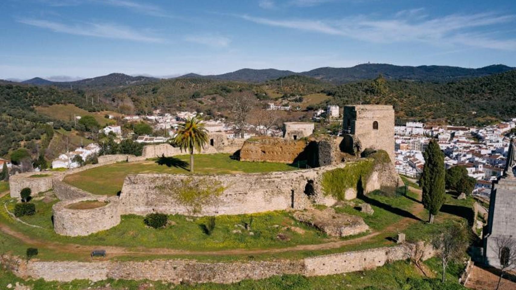 Vista panorámica del castillo de Constantina.