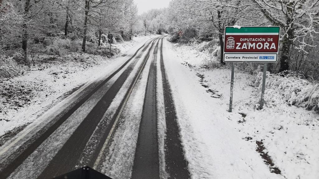 Una máquina quitanieves trabajando en la provincia de Zamora