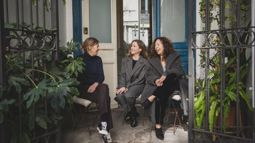 Las galeristas en un momento de la entrevista