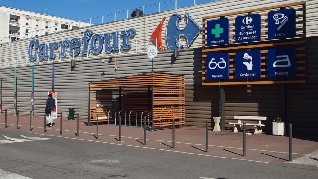 Fachada Carrefour.