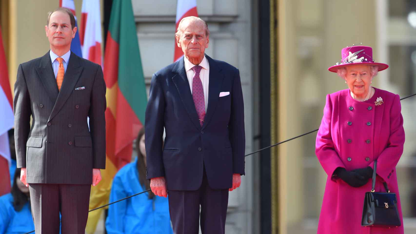 El príncipe Eduardo, Felipe de Edimburgo e Isabel II en una imagen de archivo de 2017.