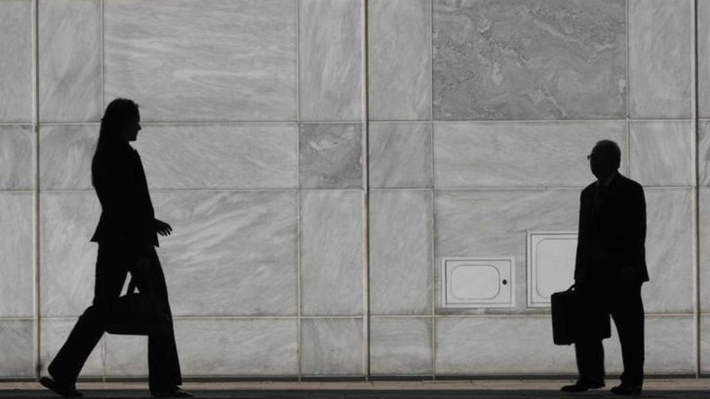 Trabajadores de camino a sus puestos de trabajo.